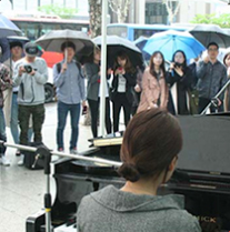 강남역 '달려라 피아노' 캠페인