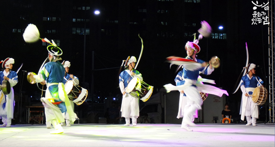 한국예술종합학교 ‘청배연희단’의 사물놀이 공연